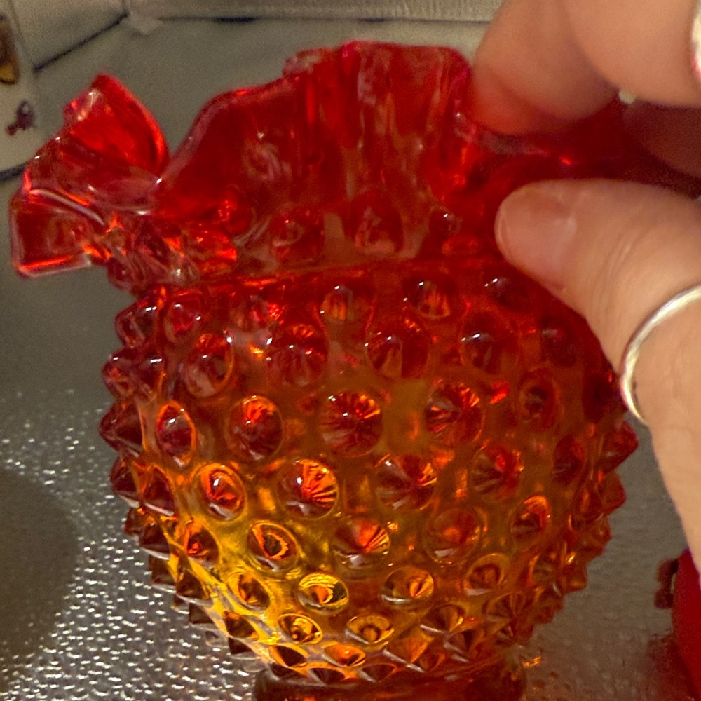 Vintage Fenton Amberina Hobnail Vase with Ruffled Edges - Picture 9 of 11